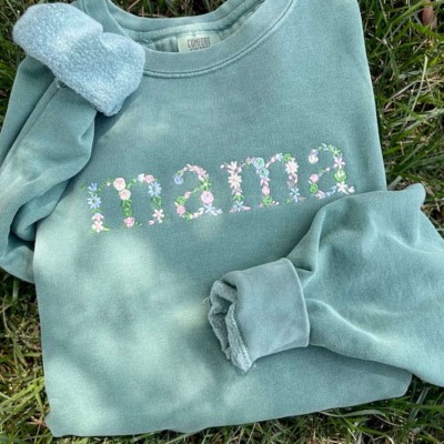 Custom Floral Mama Embroidered Sweatshirt For Mother's Day Gift Ideas